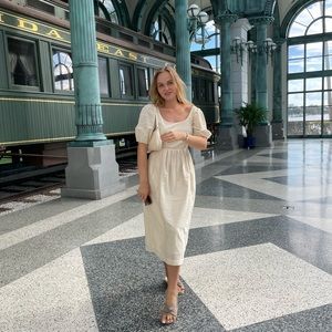 Princess dress with puff sleeves